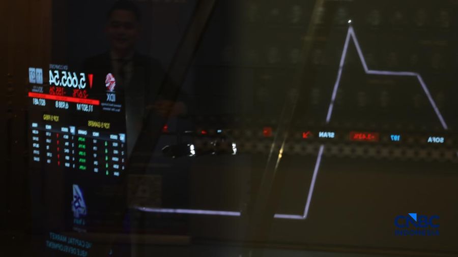Layar menampilkan pergerakan Indeks Harga Saham Gabungan (IHSG) di Bursa Efek Indonesia (BEI), Jakarta, Selasa (30/6/2026). (CNBC Indonesia/Tri Susilo)