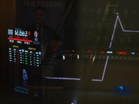 Layar menampilkan pergerakan Indeks Harga Saham Gabungan (IHSG) di Bursa Efek Indonesia (BEI), Jakarta, Selasa (30/6/2026). (CNBC Indonesia/Tri Susilo)