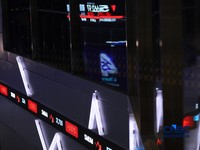 Layar menampilkan pergerakan Indeks Harga Saham Gabungan (IHSG) di Bursa Efek Indonesia (BEI), Jakarta, Selasa (30/6/2026). (CNBC Indonesia/Tri Susilo)