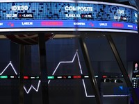 Layar menampilkan pergerakan Indeks Harga Saham Gabungan (IHSG) di Bursa Efek Indonesia (BEI), Jakarta, Selasa (30/6/2026). (CNBC Indonesia/Tri Susilo)
