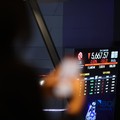 Layar menampilkan pergerakan Indeks Harga Saham Gabungan (IHSG) di Bursa Efek Indonesia (BEI), Jakarta, Selasa (30/6/2026). (CNBC Indonesia/Tri Susilo)