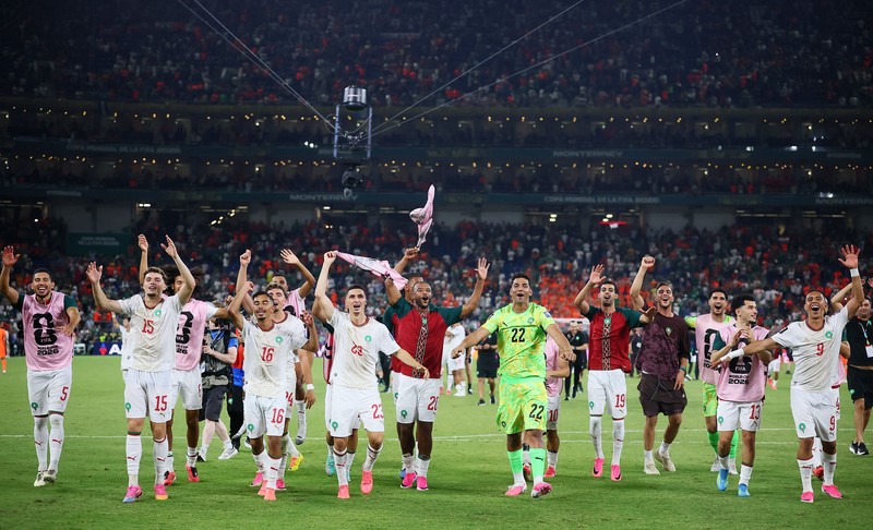 Para pemain Maroko merayakan kemenangan usai pertandingan yang memastikan mereka lolos ke babak 16 besar Piala Dunia FIFA 2026 setelah menyingkirkan Belanda di Estadio Monterrey, Monterrey, Meksiko, Senin (29/6/2026). (REUTERS/Eloisa Sanchez)