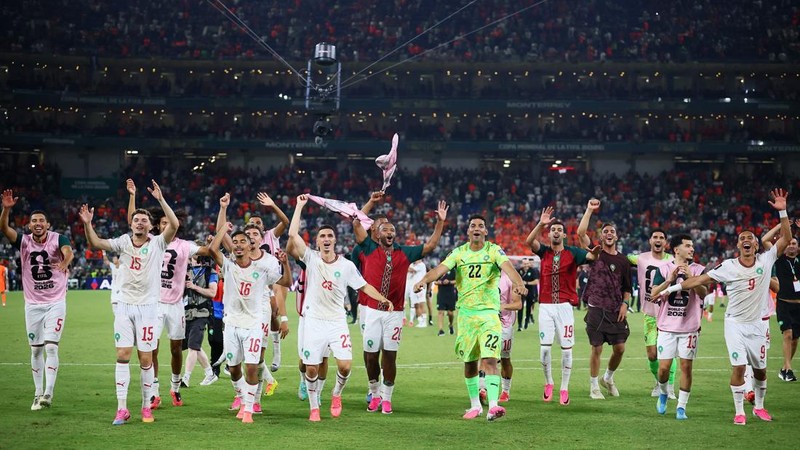 Para pemain Maroko merayakan kemenangan usai pertandingan yang memastikan mereka lolos ke babak 16 besar Piala Dunia FIFA 2026 setelah menyingkirkan Belanda di Estadio Monterrey, Monterrey, Meksiko, Senin (29/6/2026). (REUTERS/Eloisa Sanchez)