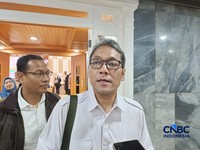 Pelaksana Tugas (Plt.) Direktur Jenderal Bina Konstruksi Kementerian PU Indro Pantja Pramodo saat ditemui di kompleks parlemen, Jakarta, Selasa (30/6/2026).  (CNBC Indonesia/Martyasari Rizky)