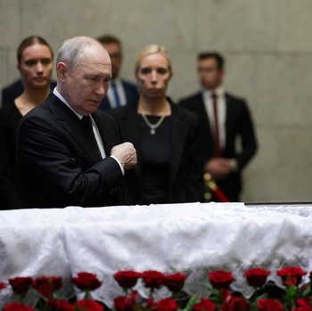 Potret Putin Diselimuti Duka, Calon Penerusnya Meninggal Dunia