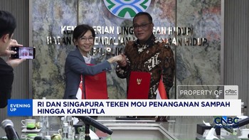 RI & Singapura Teken MOU Penanganan Sampah Hingga Karhutla