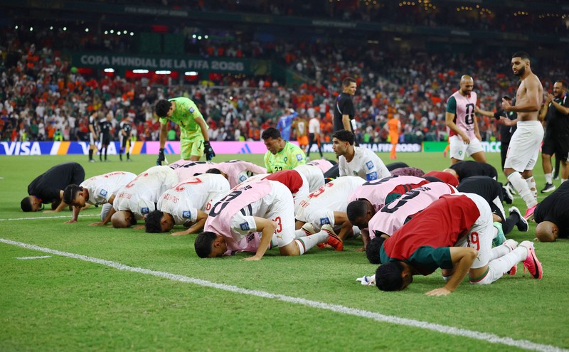 Para pemain Maroko merayakan kemenangan usai pertandingan yang memastikan mereka lolos ke babak 16 besar Piala Dunia FIFA 2026 setelah menyingkirkan Belanda di Estadio Monterrey, Monterrey, Meksiko, Senin (29/6/2026). (REUTERS/Eloisa Sanchez)