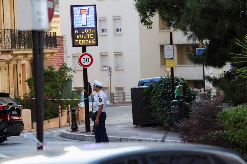 Suasana usai sebuah bangunan tempat tinggal, setelah ledakan bom rakitan di Monaco, Selasa (30/6/2026). (REUTERS/Manon Cruz)