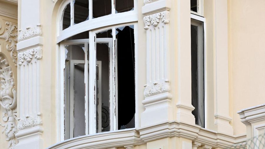 Suasana usai sebuah bangunan tempat tinggal, setelah ledakan bom rakitan di Monaco, Selasa (30/6/2026). (REUTERS/Manon Cruz)