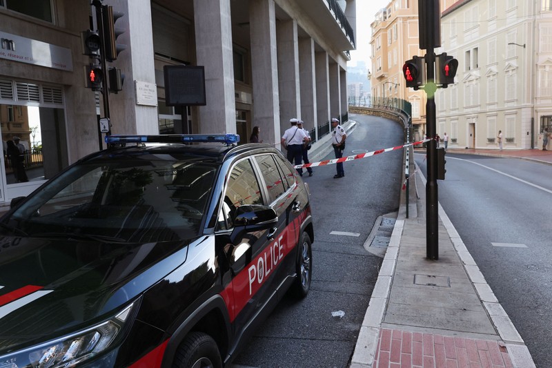 Suasana usai sebuah bangunan tempat tinggal, setelah ledakan bom rakitan di Monaco, Selasa (30/6/2026). (REUTERS/Manon Cruz)
