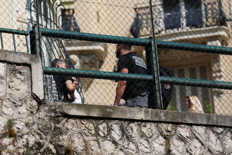Suasana usai sebuah bangunan tempat tinggal, setelah ledakan bom rakitan di Monaco, Selasa (30/6/2026). (REUTERS/Manon Cruz)