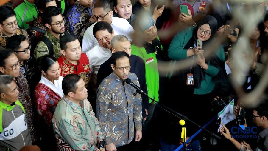 Terdakwa kasus dugaan korupsi pengadaan Chromebook dan Chrome Device Management (CDM) dalam program digitalisasi pendidikan di Kemendikbudristek Nadiem Makarim usai menjalani sidang putusan di Pengadilan Tipikor Jakarta Pusat, Selasa (30/6/2026). (CN
