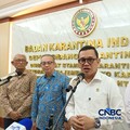 Kepala Badan Karantina Abdul Kadir Karding bersama Apindo saat konferensi pers di kantornya, Jakarta, Rabu (1/7/2026). (CNBC Indonesia/ Martyasari Rizky)