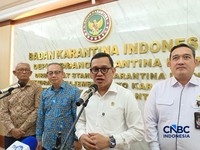 Kepala Badan Karantina Abdul Kadir Karding bersama Apindo saat konferensi pers di kantornya, Jakarta, Rabu (1/7/2026). (CNBC Indonesia/ Martyasari Rizky)