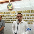 Kepala Barantin Abdul Kadir Karding bersama Perkumpulan Pengusaha Sarang Burung Indonesia saat konferensi pers di kantornya, Jakarta, Rabu (1/7/2026). (CNBC Indonesia/Martyasari Rizky)