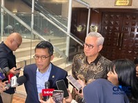 Ketua Komisi XI DPR RI Mukhamad Misbakhun (Kiri), Rohan Hafas Managing Director, Stakeholders Management & Communications Danantara (Kanan) dalam agenda Rapat Kerja BPI Danantara Dengan Komisi XI DPR RI