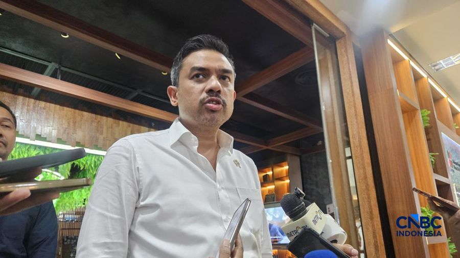 Menteri UMKM Maman Abdurrahman saat ditemui awak media di Kantor Kementerian UMKM, Rabu (1/7/2026). (CNBC Indonesia/Intan Rakhmayanti)