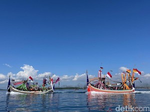 Ribuan Nelayan Banyuwangi Iringi Tradisi Petik Laut Muncar