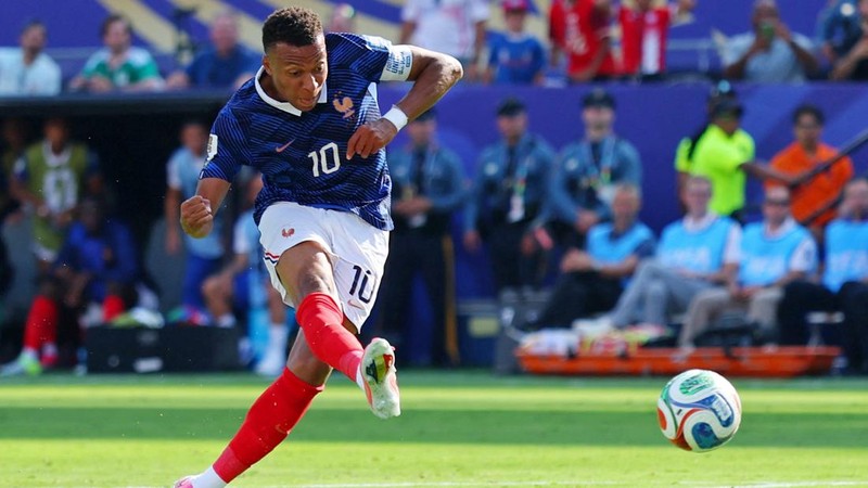 Prancis lolos ke babak 16 besar Piala Dunia 2026 usai menghajar Swedia dengan skor 3-0 di Stadion New York New Jersey, Selasa (30/6) atau Rabu (1/7) WIB.  (REUTERS/Mike Segar)