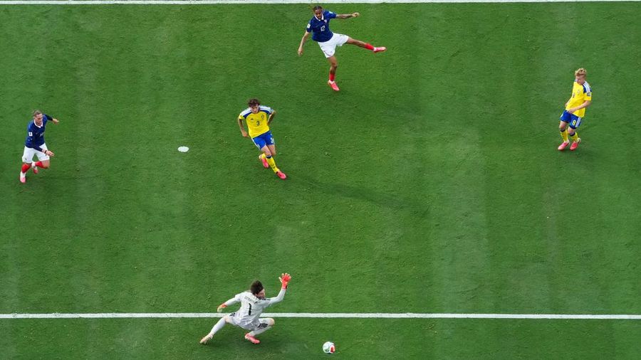 Prancis lolos ke babak 16 besar Piala Dunia 2026 usai menghajar Swedia dengan skor 3-0 di Stadion New York New Jersey, Selasa (30/6) atau Rabu (1/7) WIB. (REUTERS/John Sibley)