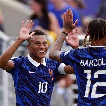 Hajar Swedia 3-0, Prancis Lolos 16 Besar-Mbappe Samai Messi