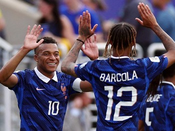 Hajar Swedia 3-0, Prancis Lolos 16 Besar-Mbappe Samai Messi