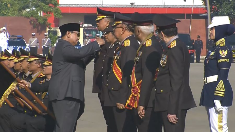 Presiden Prabowo Subianto saat menghadiri Upacara Peringatan ke-80 Hari Bhayangkara Tahun 2026 di Kab. Bogor, Rabu. (1/7/2026). (YouTube/Sekretariat Presiden)