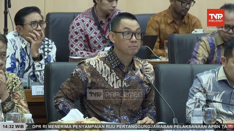 Direktur Utama PT PLN (Persero), Darmawan Prasodjo saat mengikuti rapat dengan Komisi XII DPR RI di Komplek Parlemen, Jakarta, Kamis (2/7/2026). (Tangkapan Layar Youtube/TVR Parlemen)