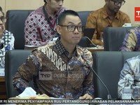 Direktur Utama PT PLN (Persero), Darmawan Prasodjo saat mengikuti rapat dengan Komisi XII DPR RI di Komplek Parlemen, Jakarta, Kamis (2/7/2026). (Tangkapan Layar Youtube/TVR Parlemen)