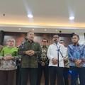 Menteri Koperasi (Menkop) Ferry Juliantono saat konferensi pers di kantornya, Jakarta, Kamis (2/7/2026). (CNBC Indonesia/Martyasari Rizky)