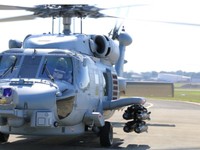 Skuadron 725 melakukan uji tembak rudal AGM-114N Hellfire dari helikopter MH-60R Seahawk ‘Romeo’. (Dok. navy.gov.au)