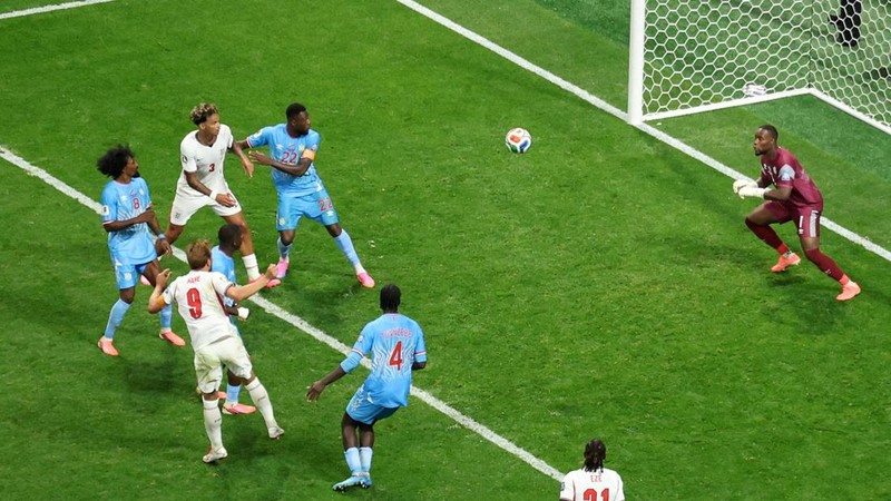 Tim nasional Inggris sukses melaju ke babak 16 besar Piala Dunia 2026 setelah menumbangkan Republik Demokratik Kongo dengan skor 2-1 dalam laga babak 32 besar di Stadion Mercedes-Benz, Atlanta, Amerika Serikat, pada Rabu (1/7/2026) waktu setempat. (REUTERS/Siphiwe Sibeko)