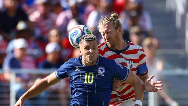 Timnas Amerika Serikat memastikan diri meraih tiket babak 16 besar Piala Dunia 2026 usai mengalahkan  Bosnia-Herzegovina berakhir 2-0. Laga babak 32 besar Piala Dunia 2026 itu berlangsung di Stadion San Francisco Bay Arena, AS, Kamis (2/7/2026) WIB. (REUTERS/Phil Noble)