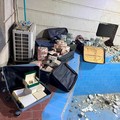 Uang tunai senilai 14 juta dolar AS disembunyikan di dalam dinding: Penggerebekan di rumah wakil menteri perminyakan Irak menyita tumpukan uang tunai. (Facebook/مجلس القضاء الاعلى)
