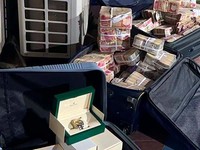Uang tunai senilai 14 juta dolar AS disembunyikan di dalam dinding: Penggerebekan di rumah wakil menteri perminyakan Irak menyita tumpukan uang tunai. (Facebook/مجلس القضاء الاعلى)
