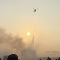 Horor! TPA Jatiwaringin Kebakaran Dahsyat, Helikopter Turun Gunung