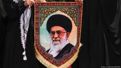 Pilihan Ayat Saat Delegasi Saudi Hadiri Pemakaman Khamenei Jadi Sorotan