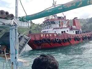 Kapal Tongkang Angkut Batu Bara Terdampar di Teluk Bone gegara Ombak Tinggi