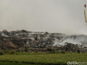 OMC Belum Bisa Dilakukan untuk Padamkan Kebakaran TPA Jatiwaringin, Kenapa?