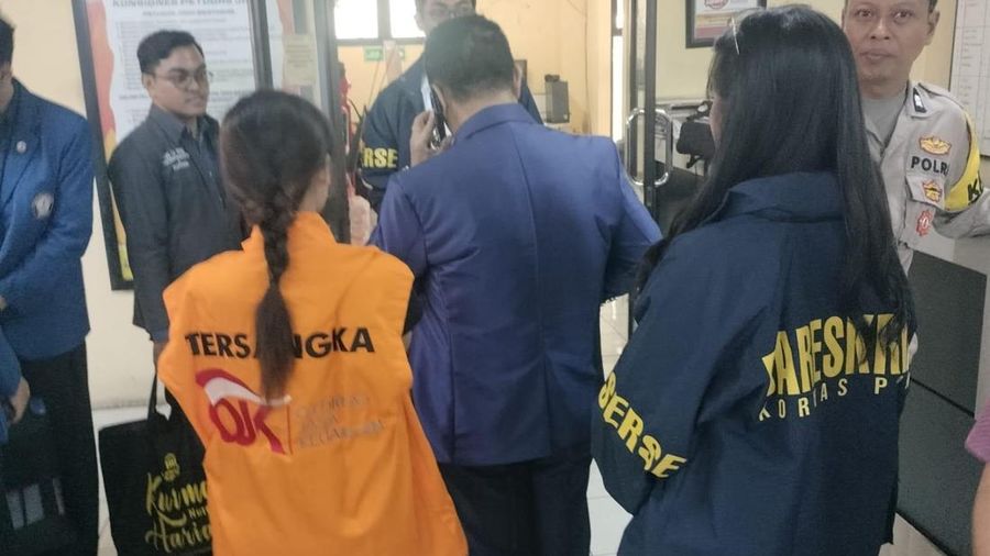 Komisaris sekaligus pemegang saham PT BPR DCN berinisial GK sebagai tersangka atas dugaan berbagai pelanggaran, termasuk pemberian kredit fiktif senilai Rp14,8 miliar. (Dok. OJK)
