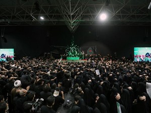 Teriakan Matilah Amerika Bergema di Pemakaman Khamenei