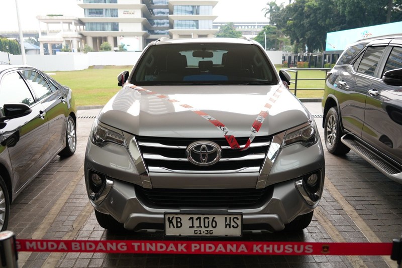 Penampakan mobil-mobil yang disita Kejagung dari kasus tambang di Kalbar (dok. Kejagung)
