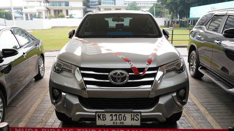 Penampakan mobil-mobil yang disita Kejagung dari kasus tambang di Kalbar (dok. Kejagung)