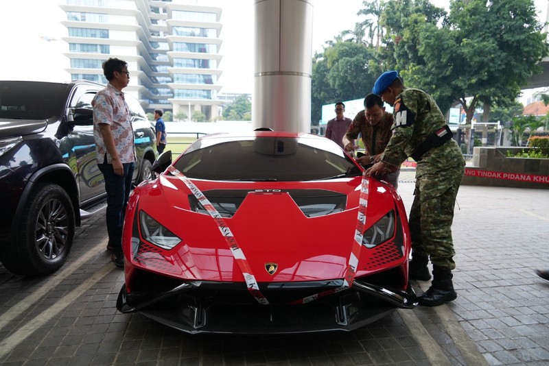 Penampakan mobil-mobil yang disita Kejagung dari kasus tambang di Kalbar (dok. Kejagung)