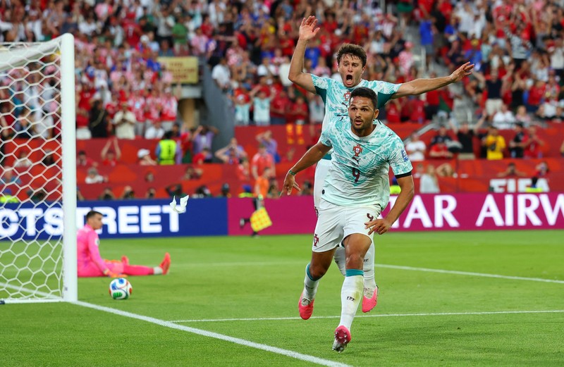 Timnas Portugal memastikan diri melaju ke babak 16 besar Piala Dunia 2026 usai menyingkirkan Kroasia dengan skor 2-1 di Toronto Stadium, Jumat (3/7/2026) pagi WIB. (REUTERS/Dylan Martinez)