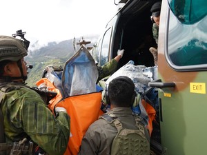 Pilot Asal AS Tewas Ditembak OPM Usai Pesawat AMA Dibakar, Jenazah Dievakuasi
