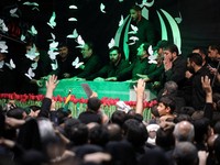 Potret Peti Jenazah Ayatollah Ali Khamenei Ditampilkan, Tangisan Pecah