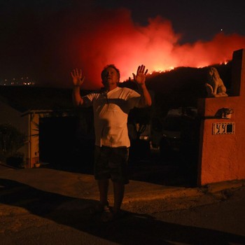Residents await at a gas station amid wildfires, near Calonge, Spain, July 3, 2026. REUTERS/Bruna Casas