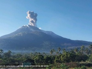 Gunung Lewotobi Laki-laki 2 Kali Erupsi, Semburkan Abu Vulkanik 800 Meter