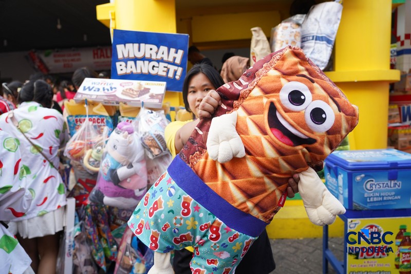 Ribuan pengunjung memadati Jakarta Fair 2026 atau Pekan Raya Jakarta kawasan JIExpo Kemayoran, Jakarta Pusat, pada Sabtu (4/7/2026).  (CNBC Indonesia/Tias Budiarto)